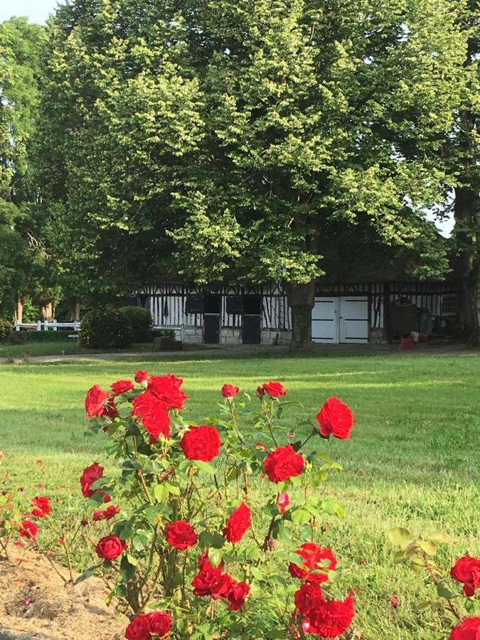 La Gloriette Gite Situe Dans La Propriete Dun Magnifique Manoir Vatteville-la-Rue Exterior foto